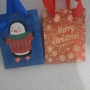 NWT‎ BUNDLE Festive Holiday Gift Bags - Penguin and Merry Christmas Design